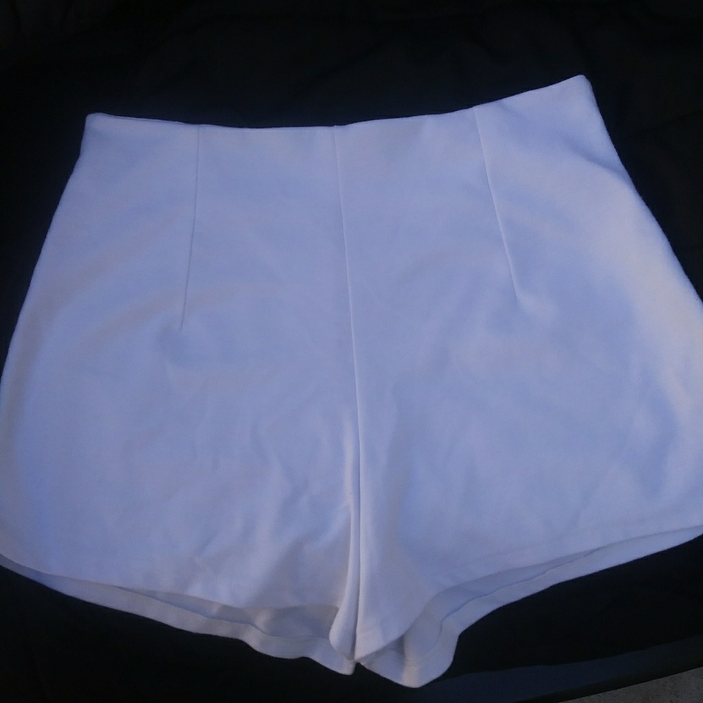White stretch shorts. Size Large.